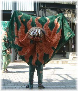 獅子舞う街角