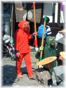 獅子舞う街角