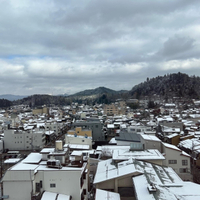 雪で屋根が白くなって綺麗です♪ 2022/12/20 13:55:24