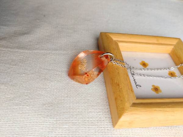 お花のネックレス ✽.｡.:*・ﾟ