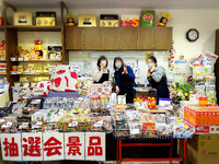 店から賑やかな声が聞こえてきます♪ 2023/01/17 11:17:27