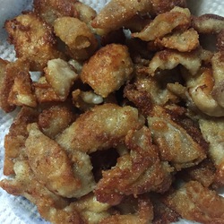鶏皮集めて…
