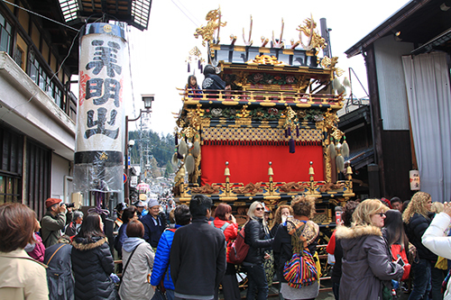 雨の高山祭