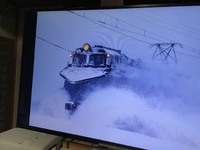 線路の雪をかき分けて進む「「ラッセル車」」をテレビ越しでみました。　　2024.01.27 2024/01/27 08:18:01