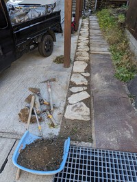 手仕事・・・小路づくりで整備を　　2023.11.04 2023/11/04 09:02:30