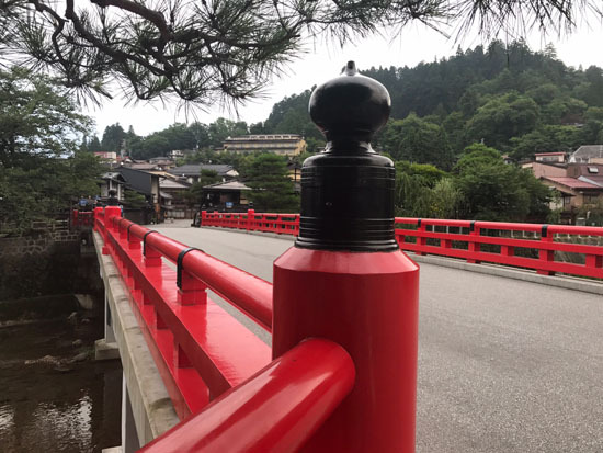 早朝の古い町並＆赤い中橋