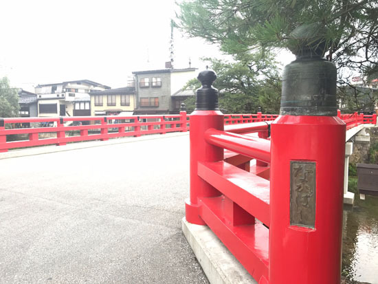早朝の古い町並＆赤い中橋