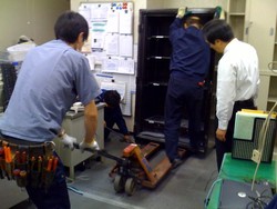 事務所の配置転換