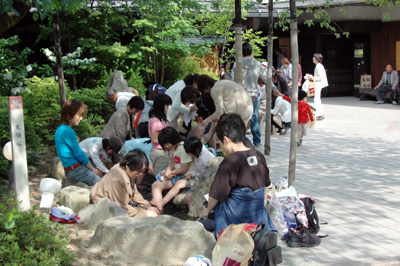 無料足湯　大盛況