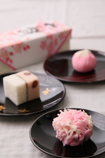 お菓子は桜色(*^_^*)