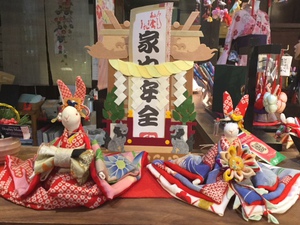 ▲うさぎの人形と夏をお知らせします▲