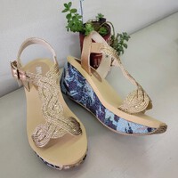 足もと主役サンダル