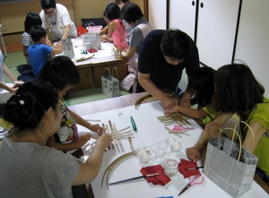 寺子屋かんかこかん「クラフトテープと卵の殻で小物作り」を開催しました