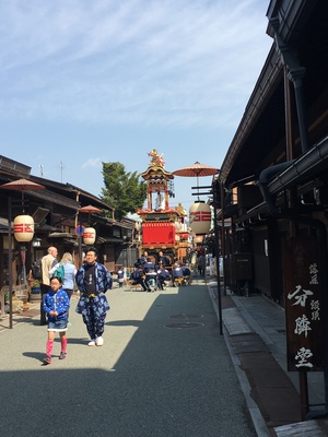 祭り屋台曳き揃え