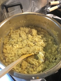 今日はカレーを作りました。明日は食べごろ^_^ 2018/08/16 23:22:32