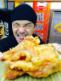 餃子屋で唐揚げ⁉︎ビールも最高♫ 2016/05/11 21:01:40